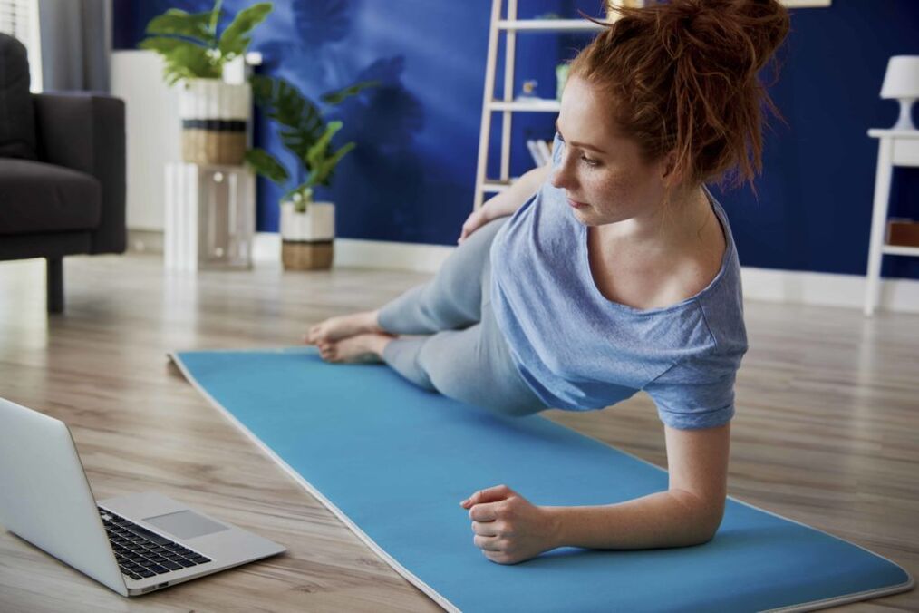 Stretching laterale per snellire pancia e fianchi